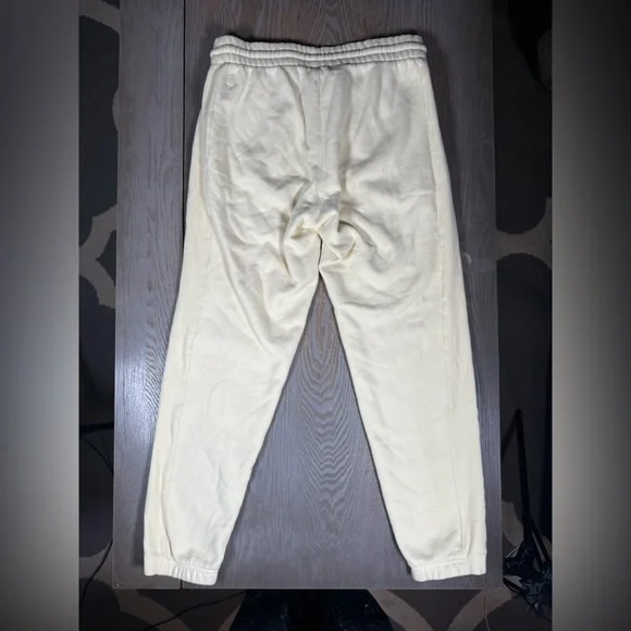 Aritzia TNA Jogging Pants for Women - Picture 3 of 7